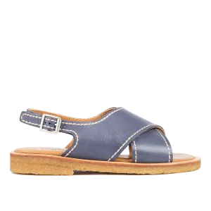 Cross sandal with detail stitchings and buckle