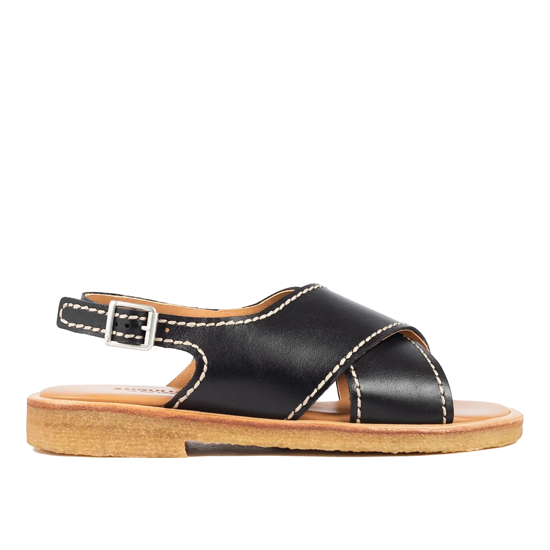 Cross sandal with detail stitchings and buckle