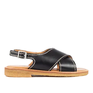 Cross sandal with detail stitchings and buckle