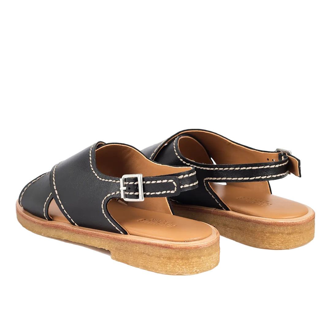 Cross sandal with detail stitchings and buckle