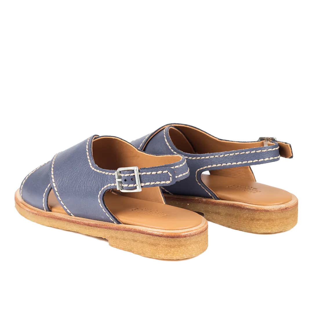 Cross sandal with detail stitchings and buckle
