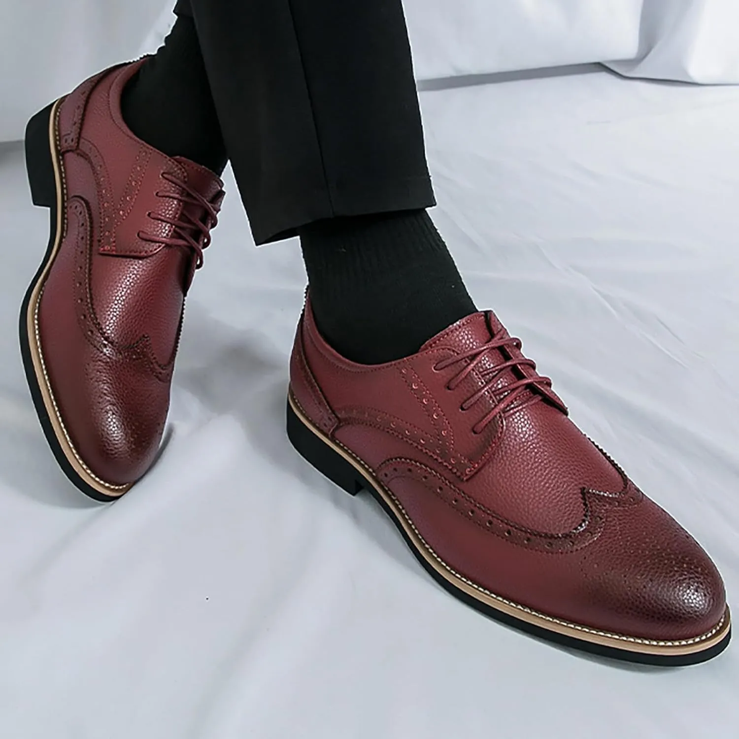 Men's Leather Round Toe Wingtip Business Brogue Oxford Shoes Lace Up Retro Fashion Derby Shoes Comfortable Soft Office Prom Evening Wedding Shoes
