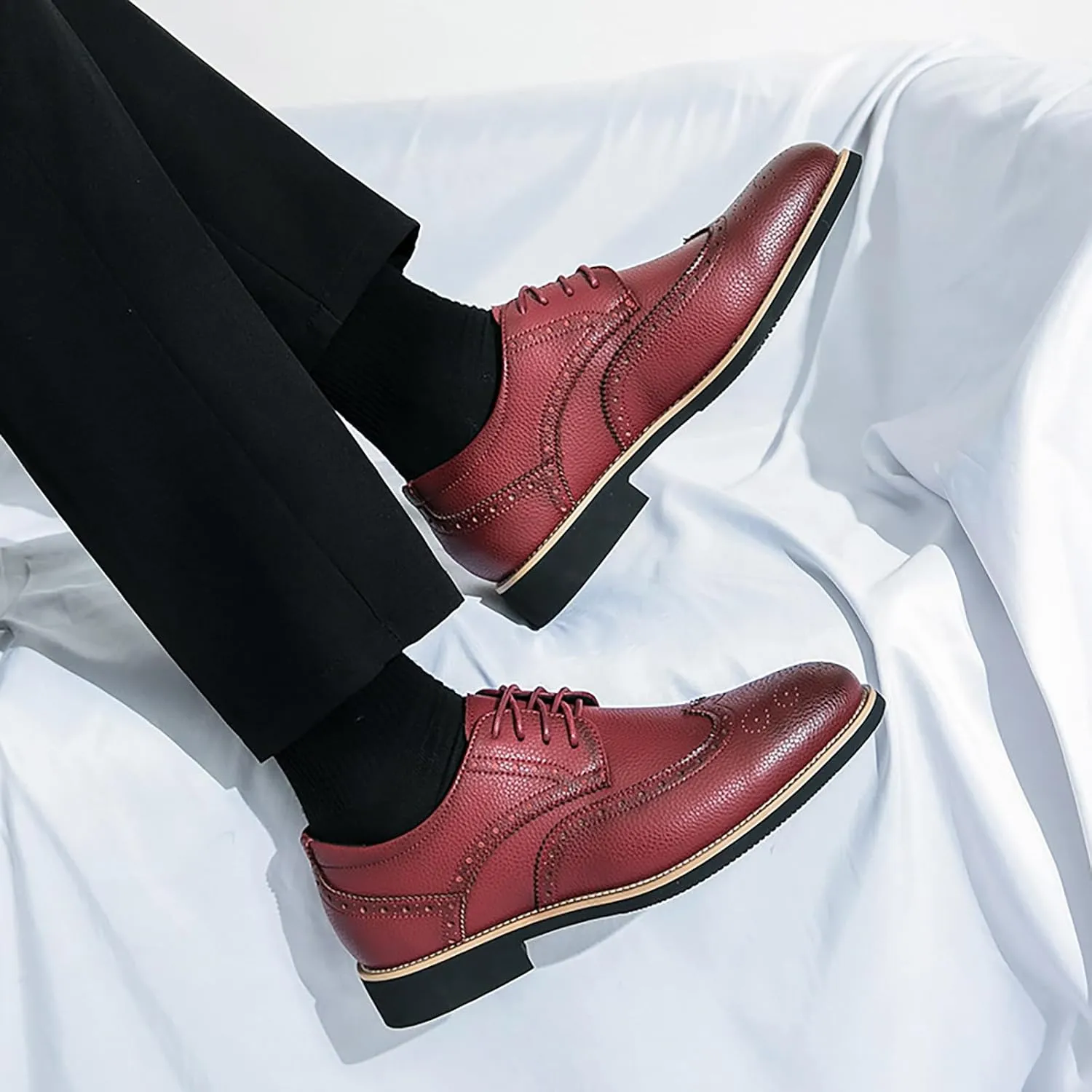 Men's Leather Round Toe Wingtip Business Brogue Oxford Shoes Lace Up Retro Fashion Derby Shoes Comfortable Soft Office Prom Evening Wedding Shoes