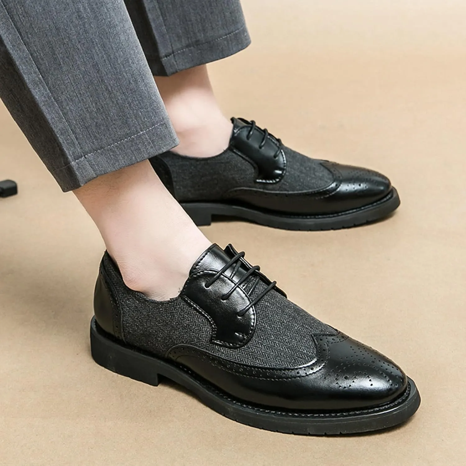 Men's Patchwork Two Tone Brogue Oxfords Shoes Fashion Wingtip Round-Toe Lace Up Low Top Leather Dress Shoes Classic Hand Stitched Business Formal Derby Shoes