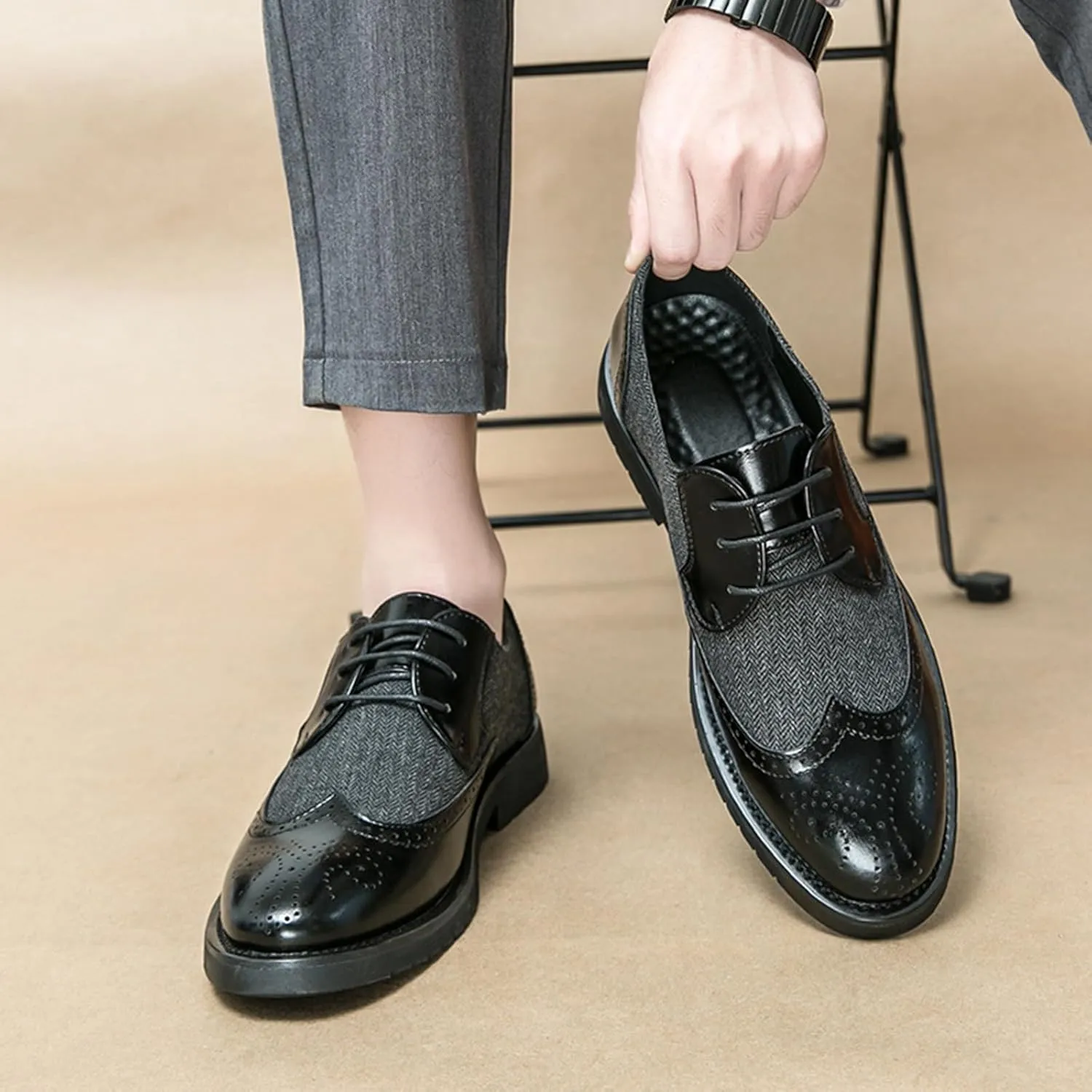 Men's Patchwork Two Tone Brogue Oxfords Shoes Fashion Wingtip Round-Toe Lace Up Low Top Leather Dress Shoes Classic Hand Stitched Business Formal Derby Shoes