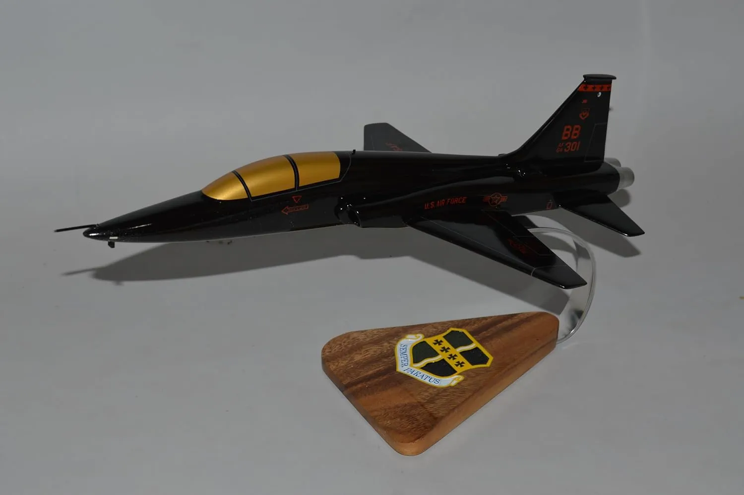 Northrop T-38 Talon Beale AFB USAF Trainer Desktop Display Airplane Model Scale 1/32