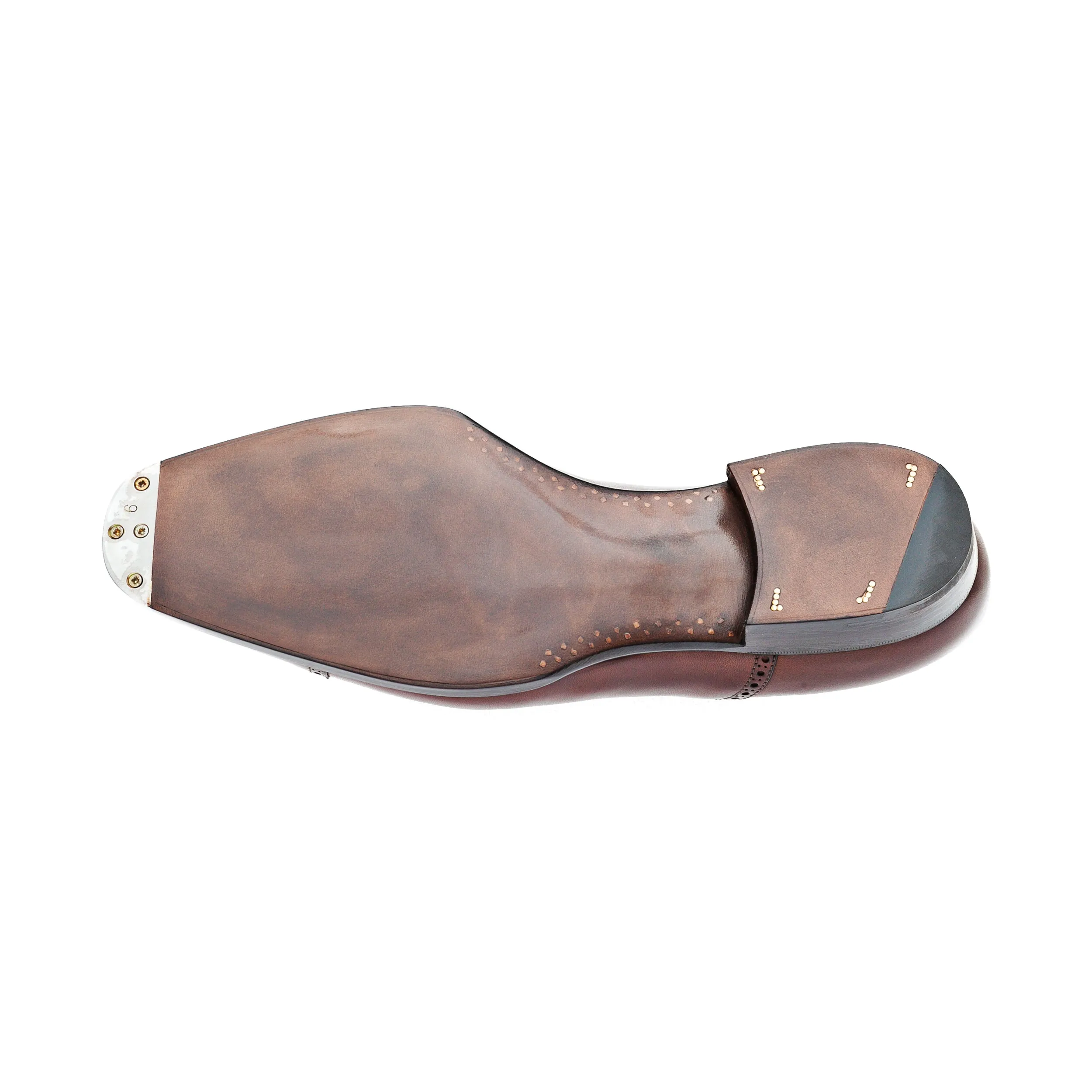 Oxford with small brogueing on the straight toe cap and counter