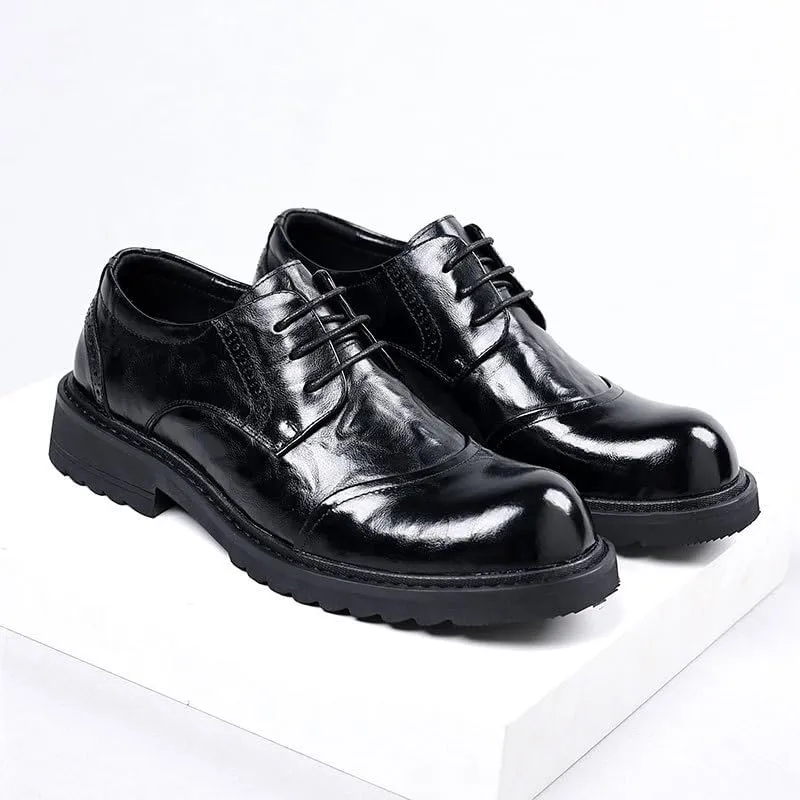 Sophisticated Men's Wingtip Oxford Shoes with Brogue Detailing and Leather Sole for Formal Events