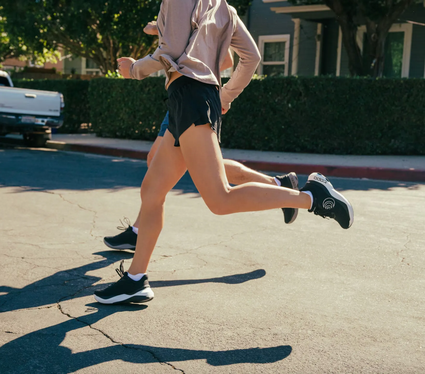 WOMEN'S TOPO AURA | BLACK / WHITE